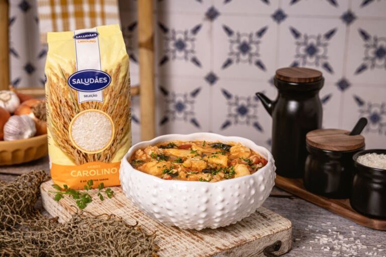 Foto de Arroz De Bacalhau Com Espinafres: Sabores Autênticos