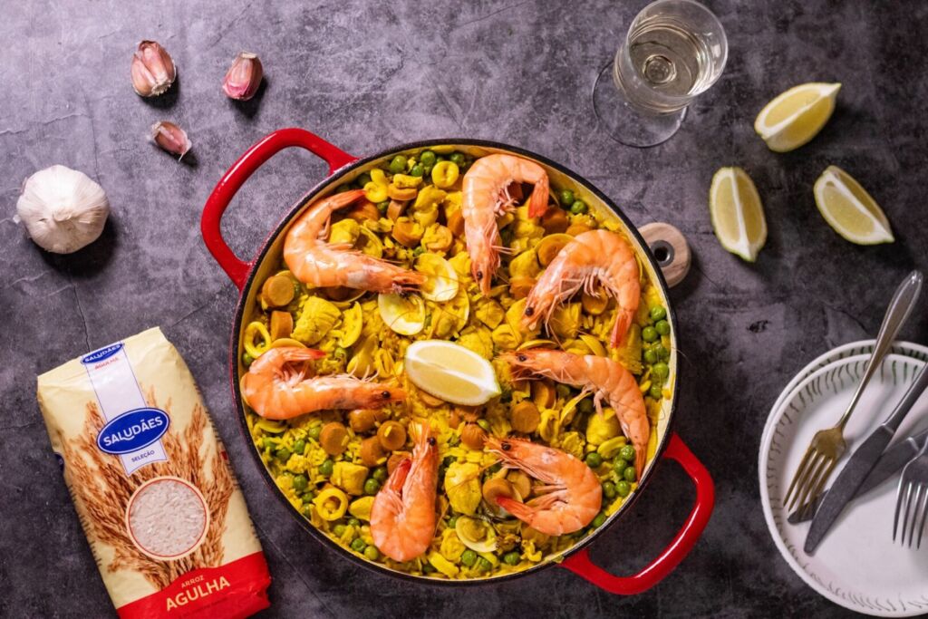 Arroz à valenciana com frango: uma receita tradicional portuguesa