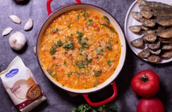 Arroz de Tomate com Carapaus Fritos: Uma Delícia Portuguesa